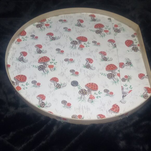 1970's Vintage Rubbermaid lazy Susan with merry mushroom contact paper on it - Picture 2 of 7